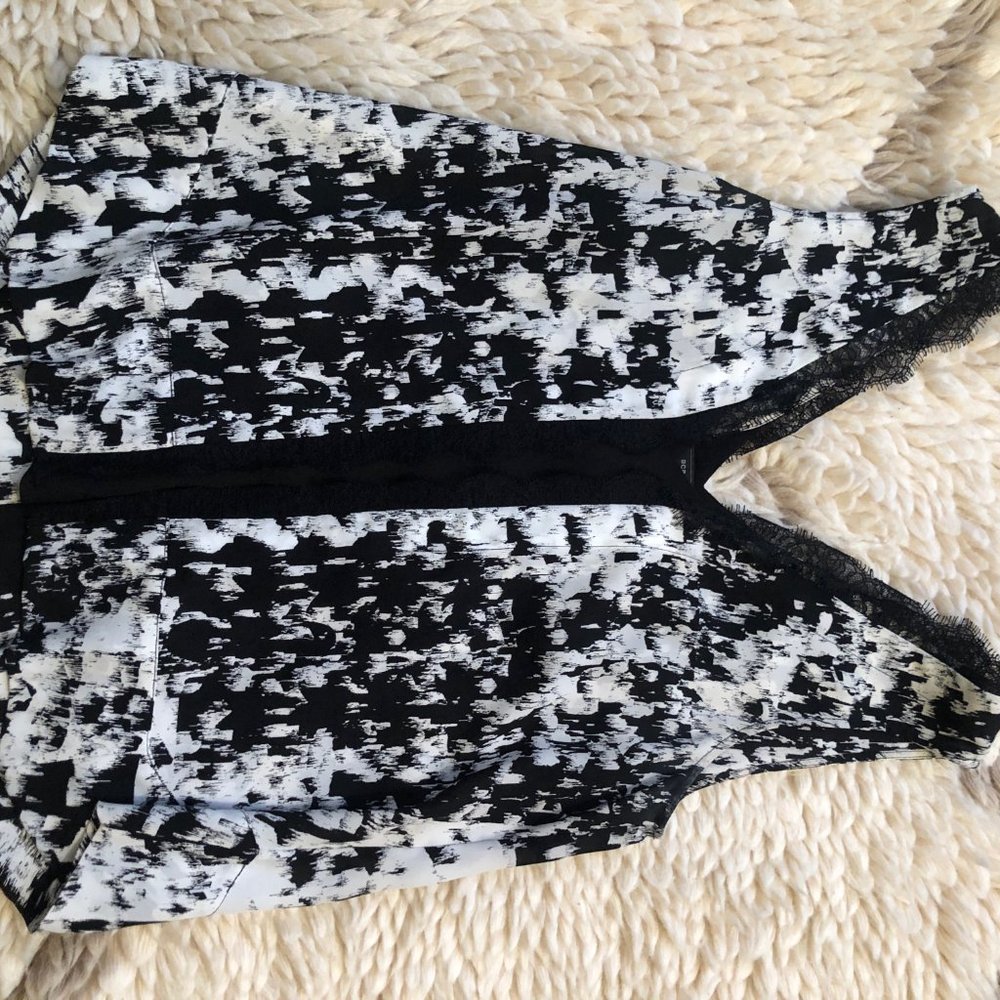 BCBGMaxAzria Top - Picture 3 of 3